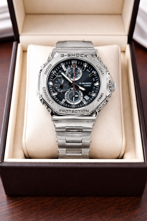 Casio G-Shock silver chain with black dial