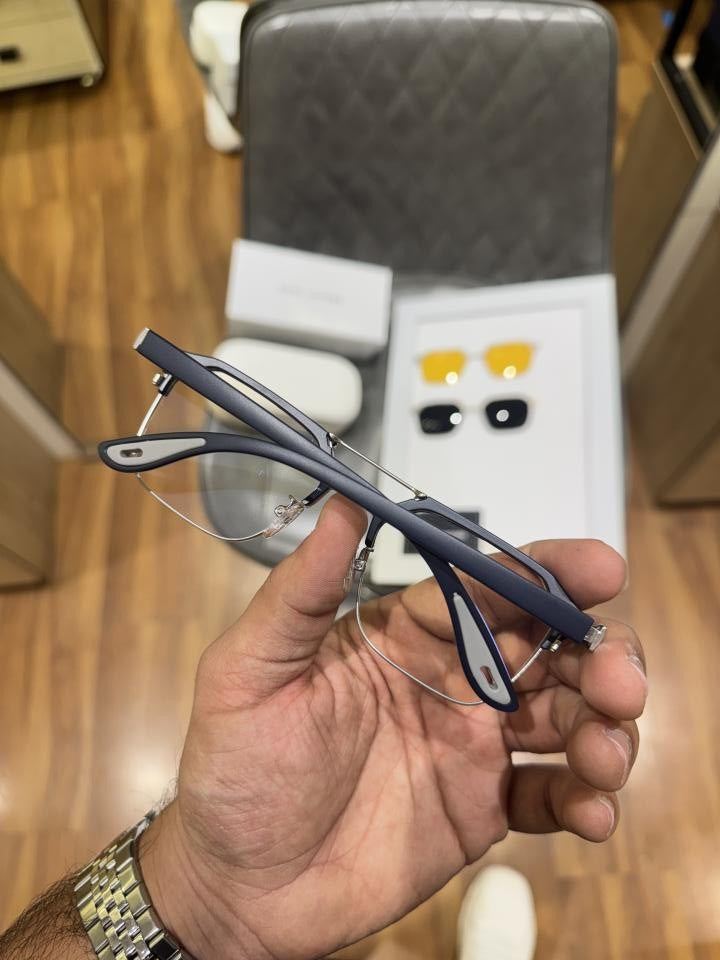 Marc Jacob with 2 extra magnet lens